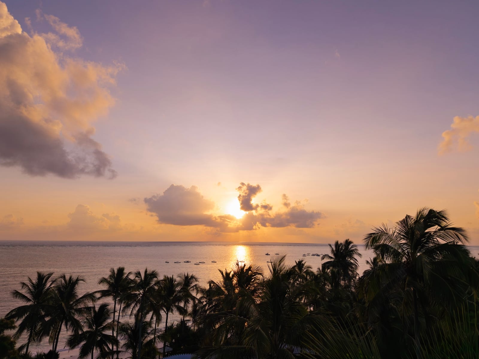 Sunrise over the Indian Ocean at Michamvi Pingwe