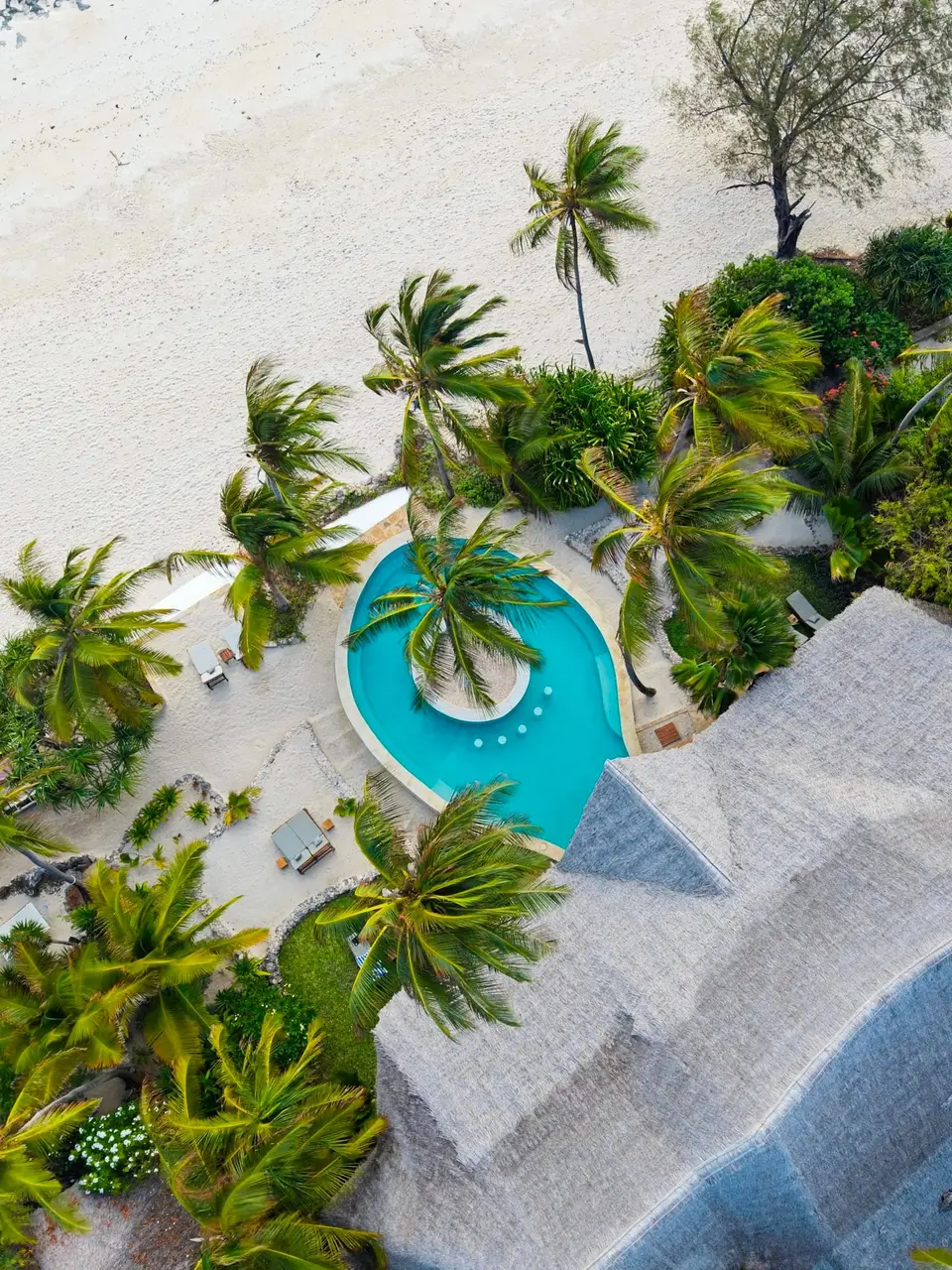 Asili House Vogelperspektive – Pool & Strand, Sansibar
