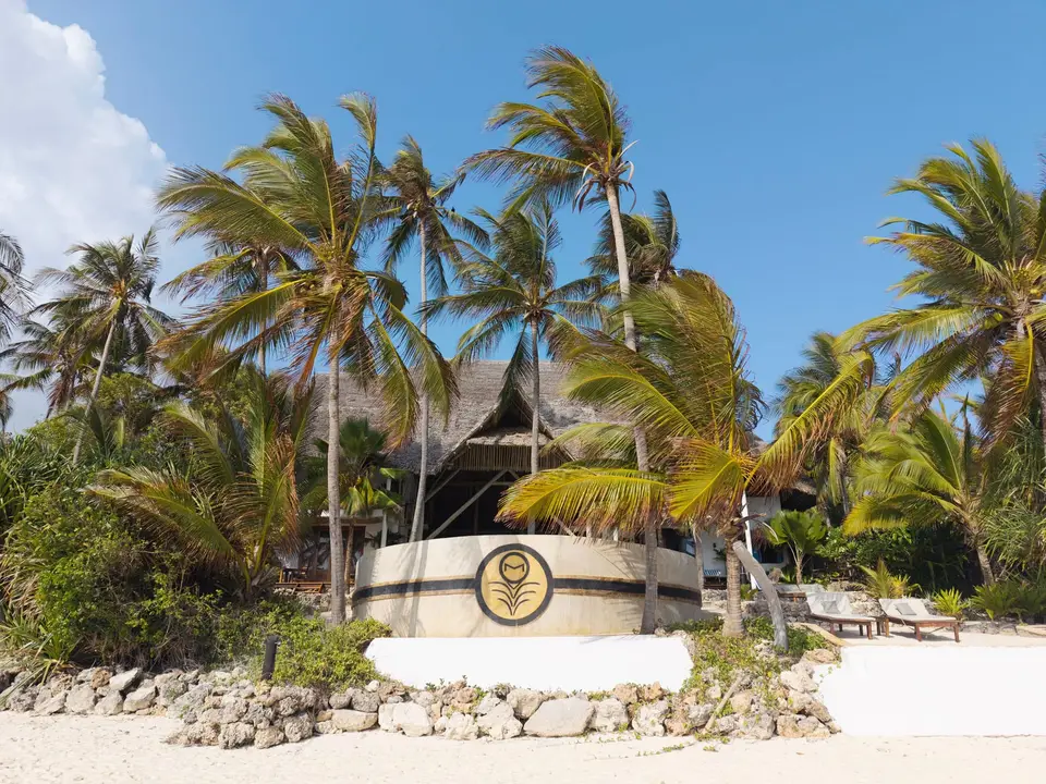 Asili House Pool vom Strand aus – Matlai Sansibar