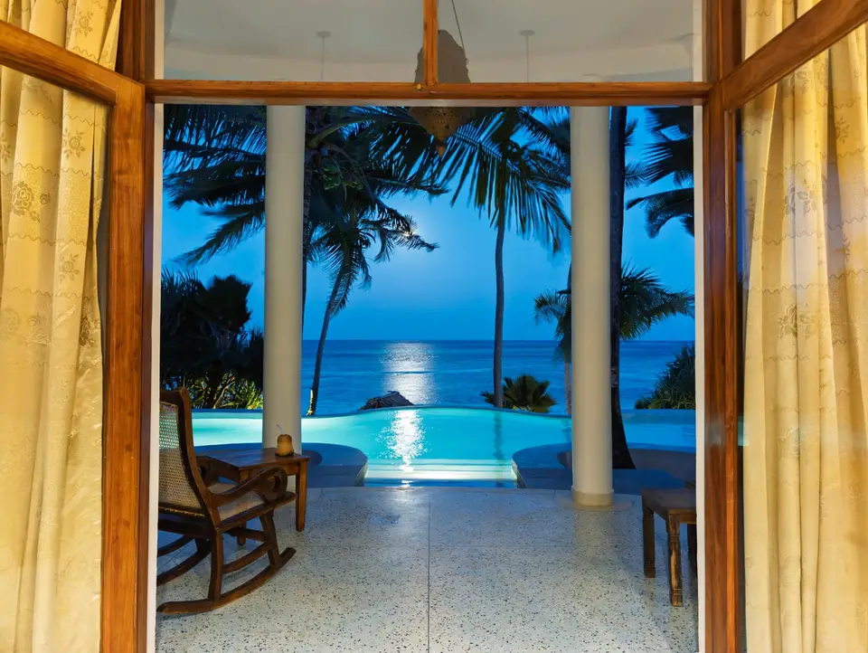 Mondaufgang an der Villa Kidosho – Lounge- & Poolblick Sansibar