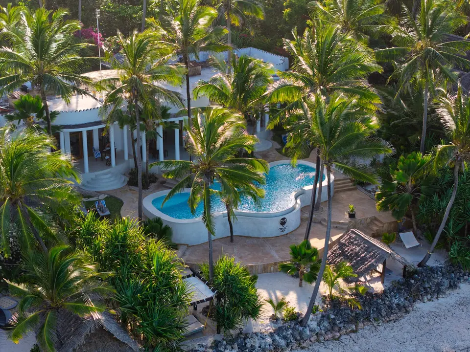 Villa Kidosho – Drohnenaufnahme vom Strand aus