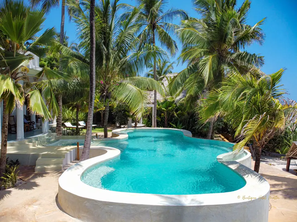 Pool der Villa Kidosho – Aufnahme von der Jua-Seite