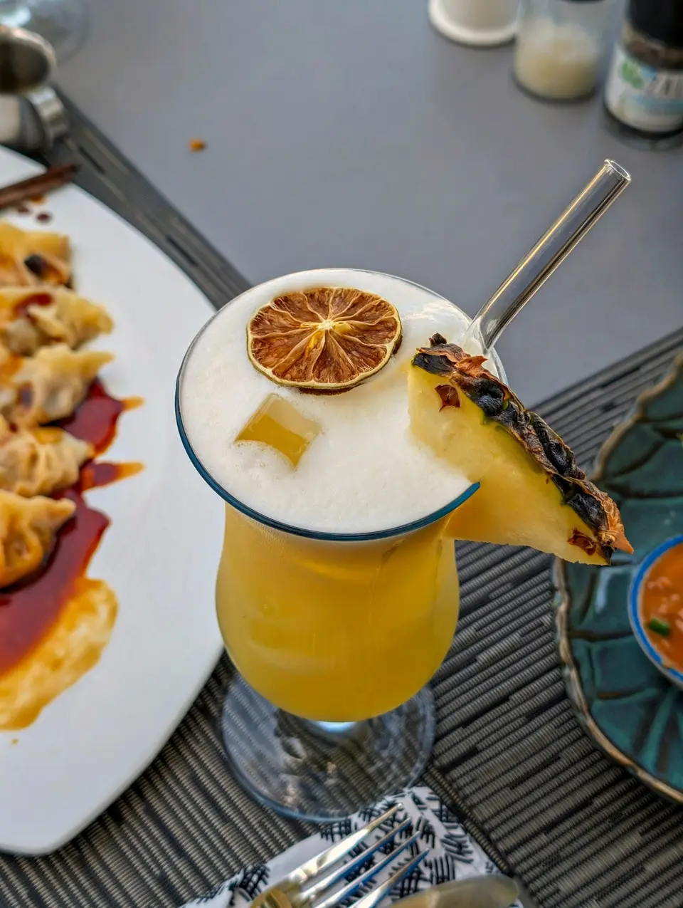 Frischer Ananassaft, serviert im Zatiny Restaurant, Boutique Hotel Matlai Sansibar.